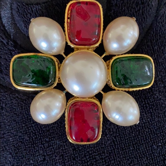 RARE! Authentic Vintage Gripoix CHANEL PIN. - Picture 7 of 8